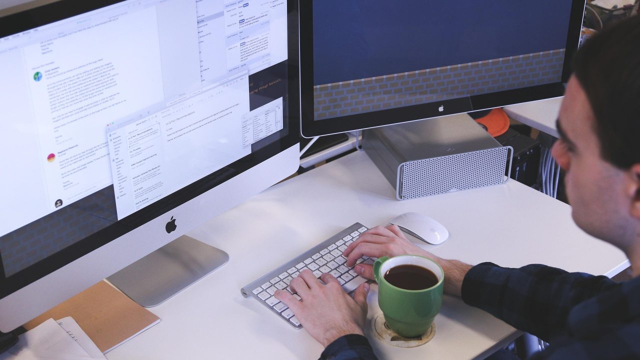 Adstotally.com: Exploring Online Publishing